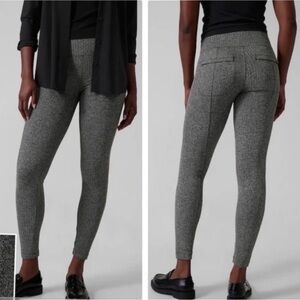 Athleta Delancey Herringbone Tight Size Small
Alpine Gray Black Back Zip Pockets